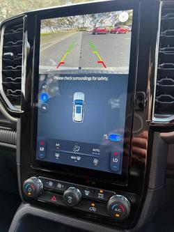 2024 Ford
Everest Ambiente