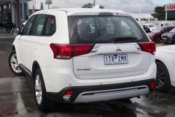 2021 Mitsubishi
Outlander ES