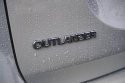 2021 Mitsubishi
Outlander ES