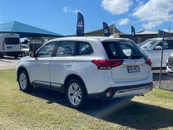 2020 Mitsubishi
Outlander ES