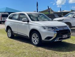 2020 Mitsubishi
Outlander ES