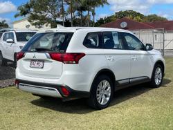 2020 Mitsubishi
Outlander ES