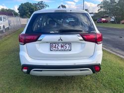 2020 Mitsubishi
Outlander ES