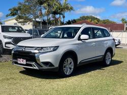 2020 Mitsubishi
Outlander ES