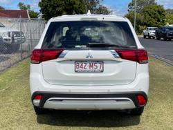 2020 Mitsubishi
Outlander ES