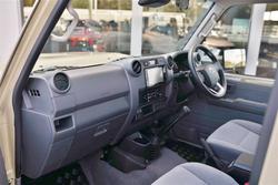 2025 Toyota
LC Military LC70 4.5L Dsl Single Cab Chassis 5MT GXL