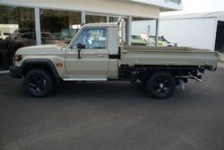 2025 Toyota
LC Military LC70 4.5L Dsl Single Cab Chassis 5MT GXL