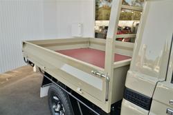 2025 Toyota
LC Military LC70 4.5L Dsl Single Cab Chassis 5MT GXL
