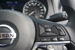 2024 Nissan
                Navara SL