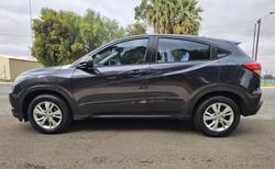 2017 Honda
                HR-V VTi