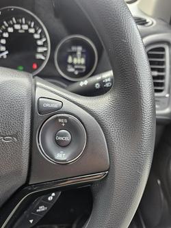 2017 Honda
                HR-V VTi