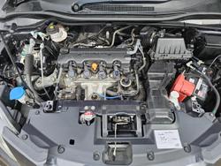 2017 Honda
                HR-V VTi