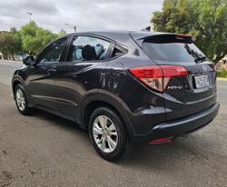 2017 Honda
                HR-V VTi