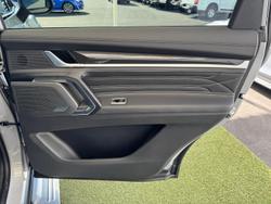 2025 LDV
D90 Executive