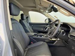 2025 LDV
D90 Executive