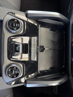 2025 LDV
D90 Executive