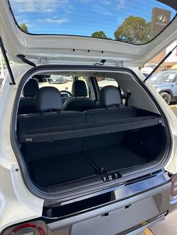 2025 HYUNDAI AX INSTER Cross AX.V1 MY26 Cross Wagon 4dr Reduction Gear 1sp 2WD 84.5kW NATURAL IVORY