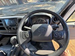 2022 Hino 300 721 Pantech Truck