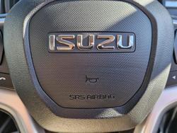 2025 Isuzu
D-MAX LS-M