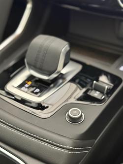2024 Jaguar
                E-PACE P250 R-Dynamic SE