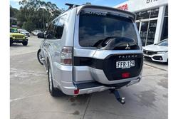 2017 Mitsubishi
                Pajero GLX