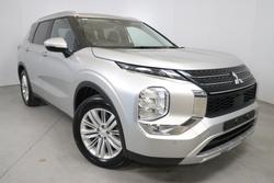 2023 Mitsubishi
Outlander LS