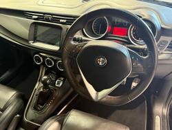 2015 Alfa Romeo Giulietta Distinctive Series 1 Alfa Black