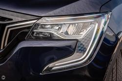 2025 Mahindra XUV700 AX7L Midnight Black