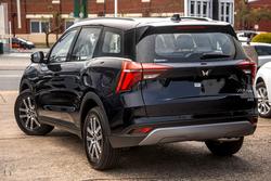 2025 Mahindra XUV700 AX7L Midnight Black