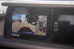 2025 Mahindra XUV700 AX7L Everest White