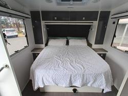 2016 Retreat Daydream 226C Slide Out