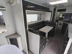 2016 Retreat Daydream 226C Slide Out