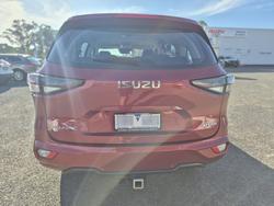 2022 Isuzu
MU-X LS-M