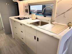 2025 Crusader My25 Musketeer Treville Club Lounge Ensuite Couples Van