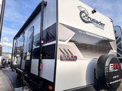 2025 Crusader My25 Musketeer Treville Club Lounge Ensuite Couples Van