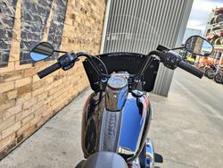 2025 HARLEY-DAVIDSON HERITAGE CLASSIC 117 (FLHC) ROAD WHISKEY FIRE/VIVID BLACK