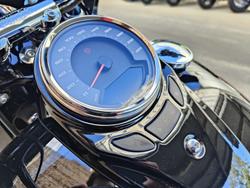 2025 HARLEY-DAVIDSON HERITAGE CLASSIC 117 (FLHC) ROAD WHISKEY FIRE/VIVID BLACK