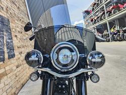 2025 HARLEY-DAVIDSON HERITAGE CLASSIC 117 (FLHC) ROAD WHISKEY FIRE/VIVID BLACK