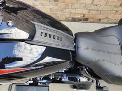 2025 HARLEY-DAVIDSON HERITAGE CLASSIC 117 (FLHC) ROAD WHISKEY FIRE/VIVID BLACK