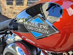 2025 HARLEY-DAVIDSON HERITAGE CLASSIC 117 (FLHC) ROAD WHISKEY FIRE/VIVID BLACK