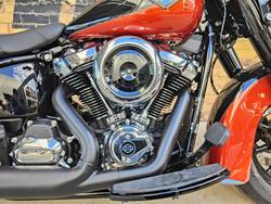 2025 HARLEY-DAVIDSON HERITAGE CLASSIC 117 (FLHC) ROAD WHISKEY FIRE/VIVID BLACK