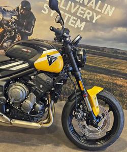2025 Triumph Trident 660 Trident Yellow