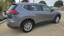 2017 Nissan
                X-TRAIL ST