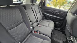 2017 Nissan
                X-TRAIL ST