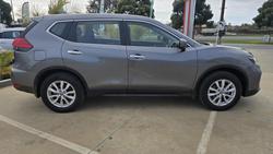 2017 Nissan
                X-TRAIL ST