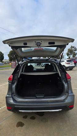 2017 Nissan
                X-TRAIL ST