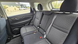2017 Nissan
                X-TRAIL ST