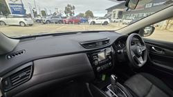 2017 Nissan
                X-TRAIL ST