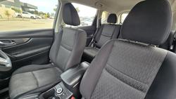 2017 Nissan
                X-TRAIL ST