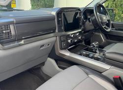 2023 Ford
                F-150 Lariat